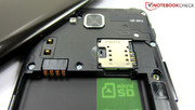 Also behind the cover: The slots for the micro SD and the SIM card