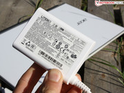 The power supply and the cable are also in the same color!