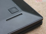 Speaker opening Good sound despite tiny speaker openings