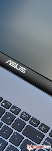 Asus shows off its logo right beneath the matte display.