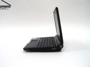 With a total weight of close to one kilgogram, the Eee PC can also be used without issue while travelling.