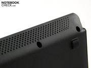 The loudspeakers are directly adjacent. Hi-Fi fans should enable the mute feature.