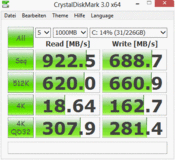 Crystal Disk Mark: 922 MB/s (Seq. R.)