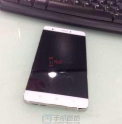 This is the leaked photo of the supposed Xiaomi Mi5