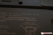 The flat 49 Wh li-po battery can also be exchanged.
