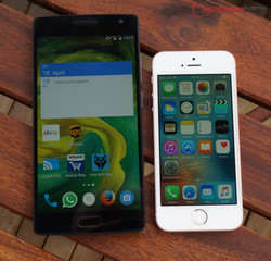 Size comparison OnePlus 2 / Apple iPhone SE