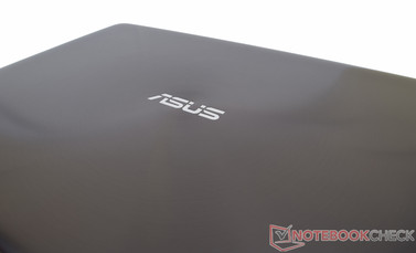 Asus logo adorns the lid's middle