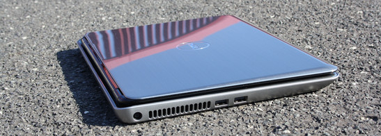 Dell Inspiron M301z: The AMD platform convinces with performance and connectivity. Only the weak 44 Wh battery prevents a good runtime.