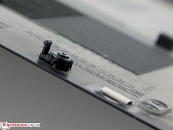 Clever: You can just install new clips on the bottom cover if they break.