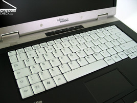 Fujitsu-Siemens Amilo Pro V8210 Keyboard