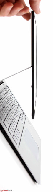 Vaio Fit multi-flip SV-F13N1L2E/S: movable Display for multifunctional use.