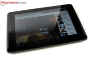 Speakers sit on either side of the Asus Fonepad ME372CG's slim case.