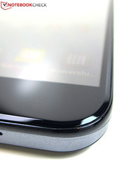 High-quality build: The polycarbonate casing of the Optimus G Pro E986.