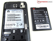 The removable battery of the Ascend G525...
