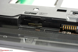 The SIM-slot is easy to access inside the battery tray.