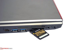 The Realtek PCIe card reader manages very good transfer rates.