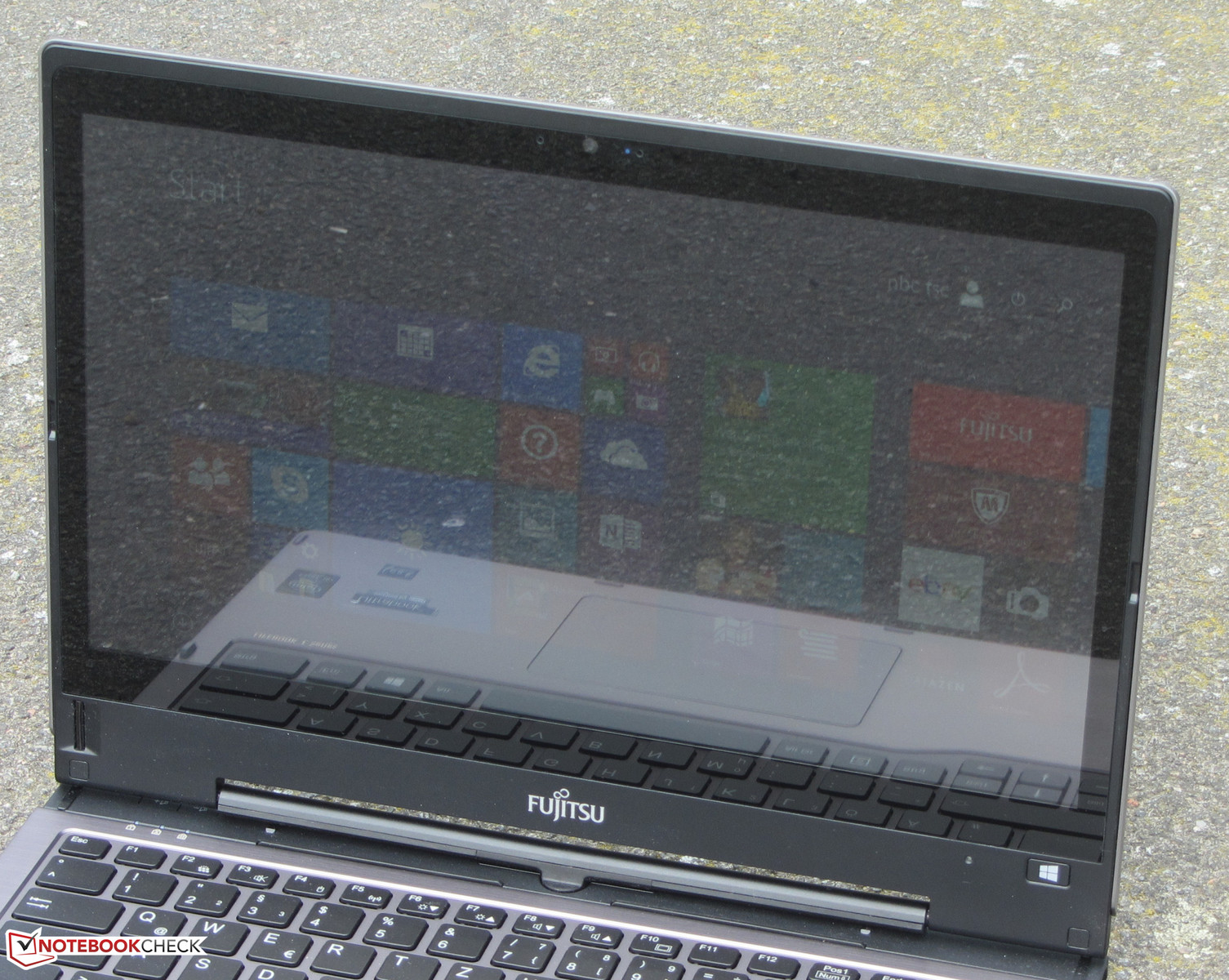 Fujitsu LifeBook T935 Convertible Review - NotebookCheck.net Fujitsu LifeBook T935 Convertible Review - NotebookCheck.net