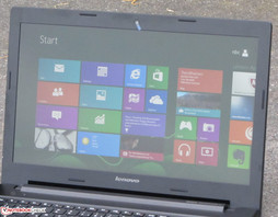 The Lenovo G500s outdoors (cloudy sky)