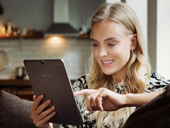 Samsung Galaxy Tab 9.7 S2 now available in gold with matching cover