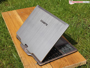 Unfortunately, the thin chassis is not quite torsion-resistant enough.