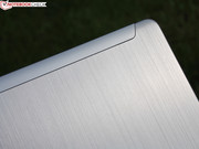 The lid is made from brushed aluminum.