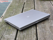 The 12.5 inch model is equipped with an optical drive despite its small size.