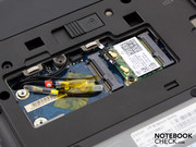 The EliteBook 8440p VQ668EA alternative is equipped with a UMTS/HSPA module. The antennas for that are already laid in the WJ681AW, and a SIM slot is also available.