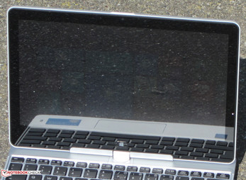 The EliteBook outdoors (direct sunlight).