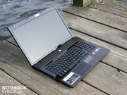 The ProBook 4720s (tested device) and 4520s (15.5 inch sister) can be considered as luxury versions for the consumer segment.