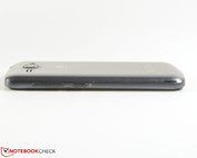 Right: volume rocker, power button