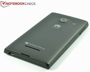 The back cover is made of rubber-coated polycarbonate.