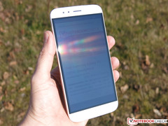 Display in direct sunlight with reflections