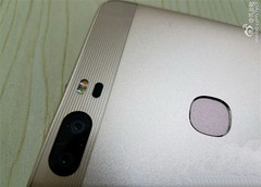 Huawei Honor V8 closeup image leak shows fingerprint reader and dual camera setup