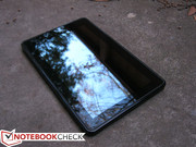 Screen glare can be a problem for outdoor use.