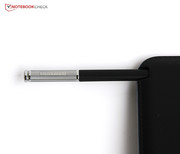 The digitizer pen dubbed "S Pen" facilitates use even more.