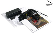 Sony saves on accessories: Power adapter, cable, notes are available - recovery media and other gimmicks are not.