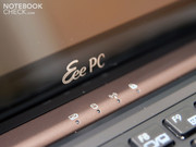 The mandatory Eee PC logo and the status LEDs shouldn't be left out