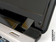 The hinges hold the lid up firmly and look robust.
