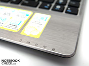 On the front edge of the netbook there are a variety of status LEDs.