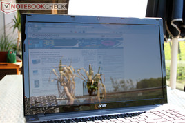 In comparison: the glare display of the Aspire V3-771G-7361161.12TBDCakk predecessor