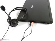 The two separate audio jacks can even be used for older headphones with two jacks.
