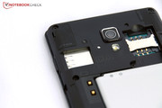 The storage capacity can be increased by up to 32 GB with the help of microSD cards.
