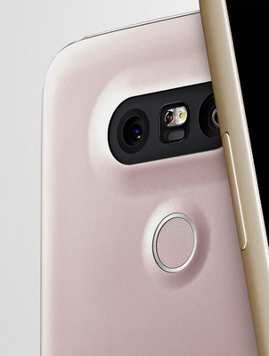 Fingerprint reader below the rear camera