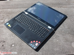 In review: Lenovo Yoga 500-15IBD (80N6008AGE). Test model courtesy of Cyberport.de
