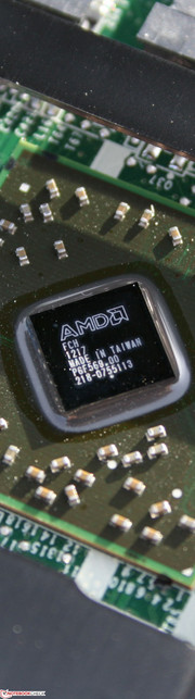 Lenovo ThinkPad Edge E135: The AMD model's battery life is similar to the Intel-based Edge E130's runtime.