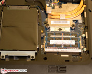 Both RAM banks in the G780 are occupied. The HDD is hidden underneath the black cover.