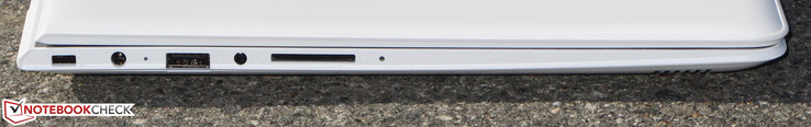 Left side: slot for a cable lock, power outlet, USB 2.0, audio combo and memory card reader (SD)