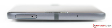 Top: SIM/microSD-slot, microphone