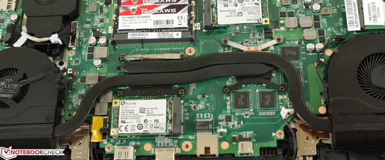 Heat is concentrated on the heat pipes above the CPU (left) and GPU (right)