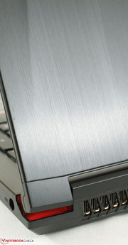 Attractive and smooth brushed aluminum outer lid